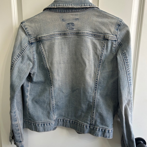 EUC Gap size M vintage denim jacket. From 2004. Fitted. Classic.Fits size 8 well - Picture 3 of 10
